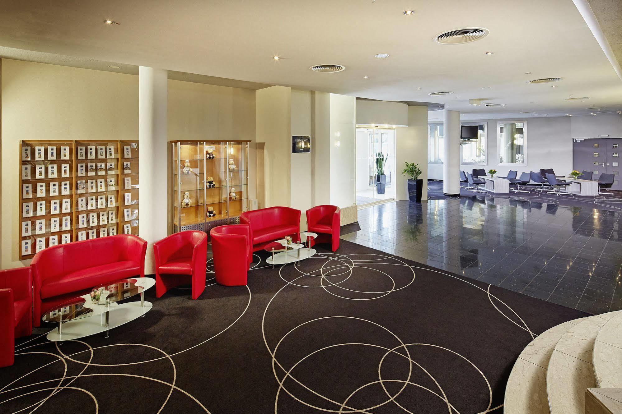 Hotel Essential By Dorint Frankfurt-Niederrad Francoforte sul Meno Esterno foto